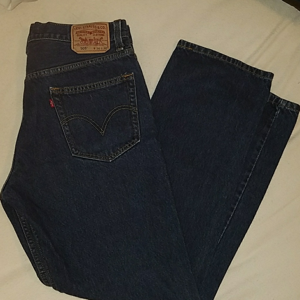 Levis